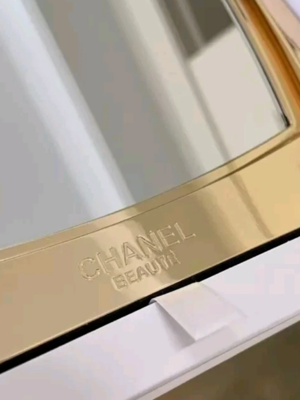Chanel Luxury Gold Square Rotating Double-Sided Vanity Mirror Original Gift Box - Picture 8 of 8